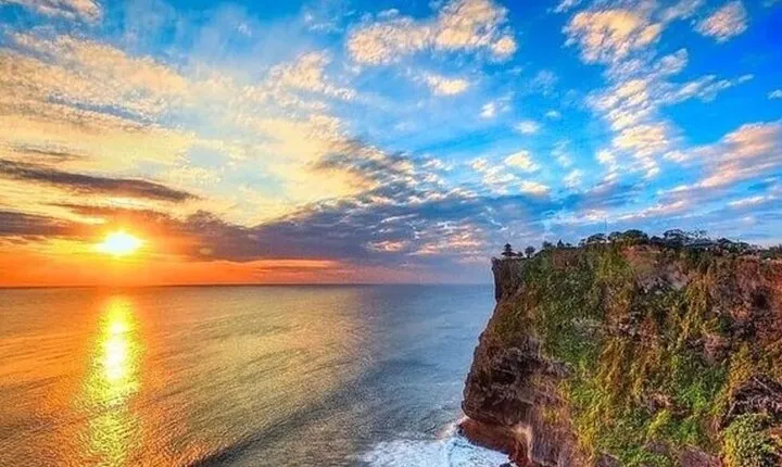 Private Sunset Uluwatu Tour with Jimbaran Seafood Dinner