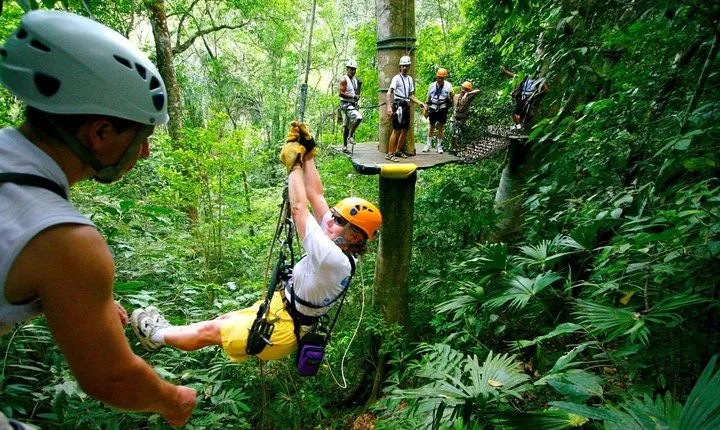 Adventure Combo Tour: Zipline adventure and Tortuguero Canals