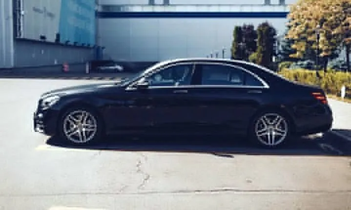 Private Transfer: Luton Airport LTN to London by Business Car