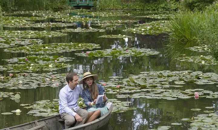 Giverny and Louvre Museum with Private Pick up and Drop