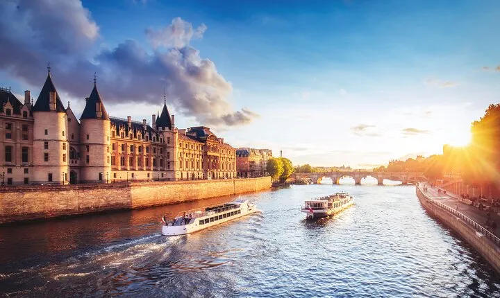 7-Day Private Tour of Paris and Barcelona