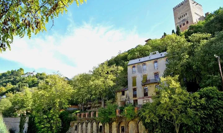 Tour of Albaicín, Sacromonte and viewpoints (German language)