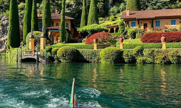Lake Como and Bellagio Bliss Full Day Tour with Panoramic Cruise