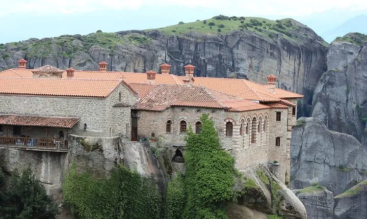 Private Tour to Monasteries of Meteora & Thermopylae from Athens