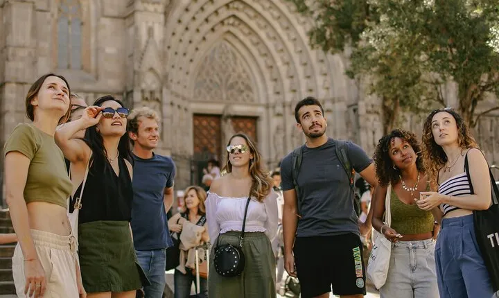 Barcelona in 2 Hours: Guided Walk Through History & Sights