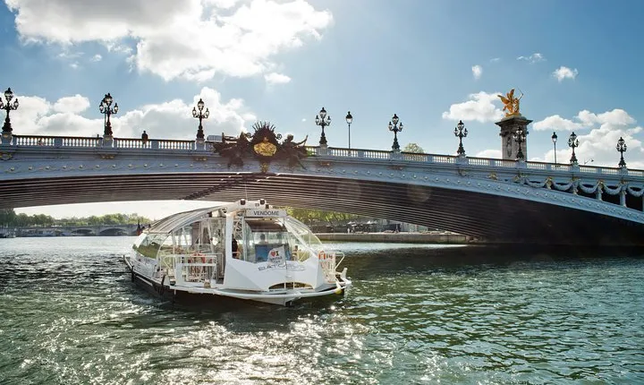 Paris Seine River Hop-On Hop-Off Sightseeing Cruise by Batobus