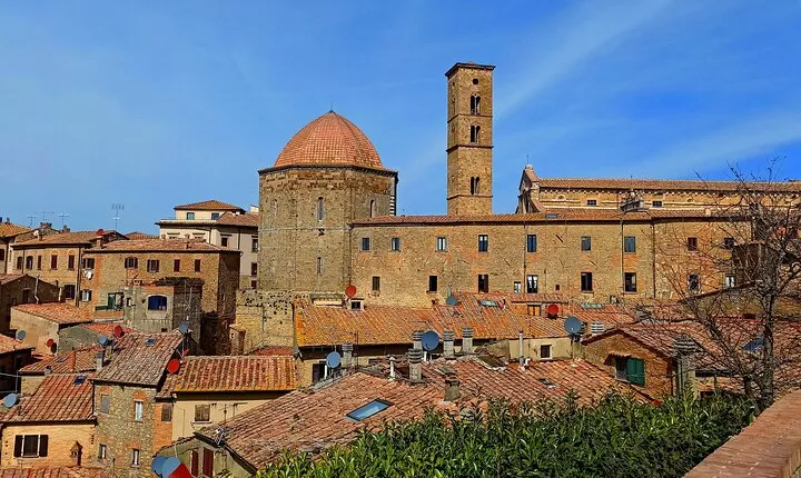 PRIVATE TOUR: Full-Day Volterra & San Gimignano with Wine Tasting Experience