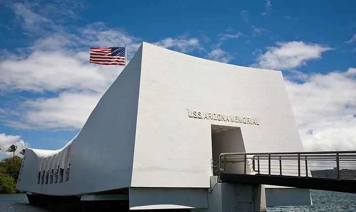 Pearl Harbor Deluxe Uncovered Tour with Lunch