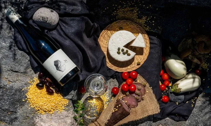Santorini Private Wine Tour with Dinner & Oia Sunset