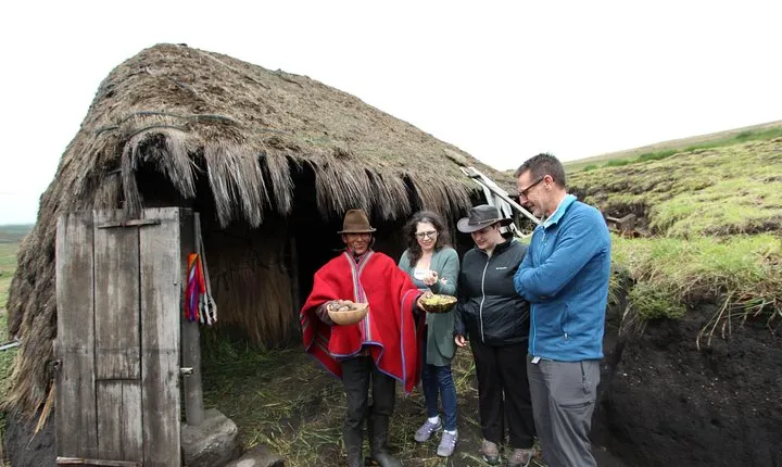 Private Tour: Quilotoa Lagoon from Quito All-inclusive