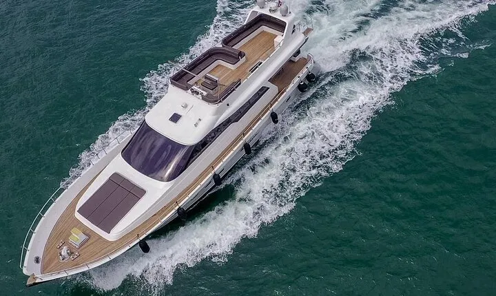 Istanbul: Private Bosphorus Tour On Luxury Yatch