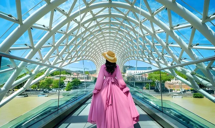 Tbilisi Walking Tour with Guide at Sulphur Baths and Old Town