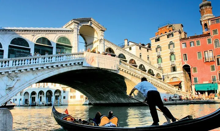 Skip the Line: Morning Venice Gondola Ride, Walking Tour & St Mark's Basilica