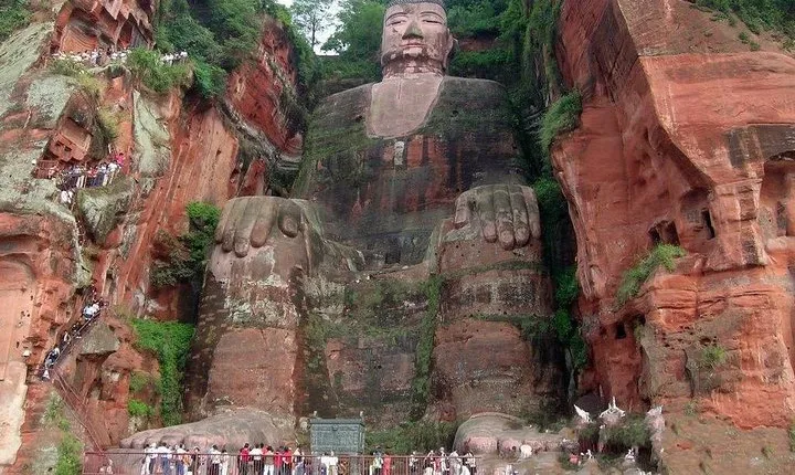 Private Day Tour to Chengdu from Beijing by Air: Leshan Giant Buddha and Pandas