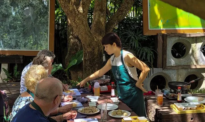Hue's Vegetarian Cooking Class in Ancient Garden