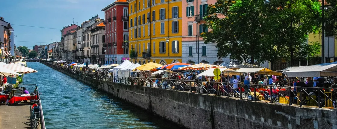 Navigli Canals of Milan private walking tour with a local guide