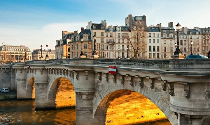 Central Paris Highlights Walking Tour