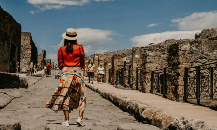 Pompeii Guided Tour with Train Included from Rome