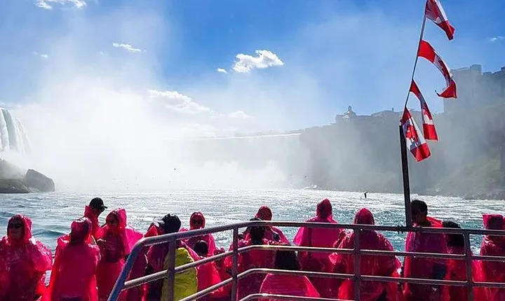 Niagara Falls Guided 9 Hour Day Trip with Round-trip Transfer