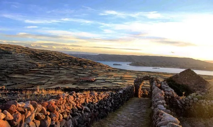 Tour Uros, Amantani, and Taquile Islands in 2 Days with Homestay