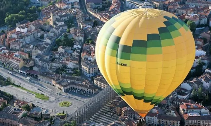 Hot Air Balloon over Segovia with Optional Transfers from Madrid