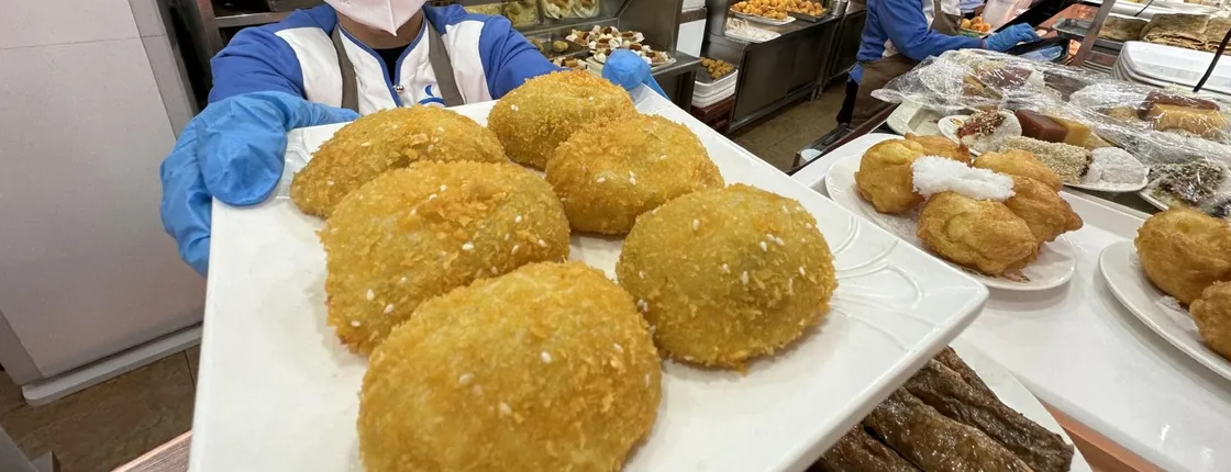 Private Beijing Street Food Tasting Tour in Hutong