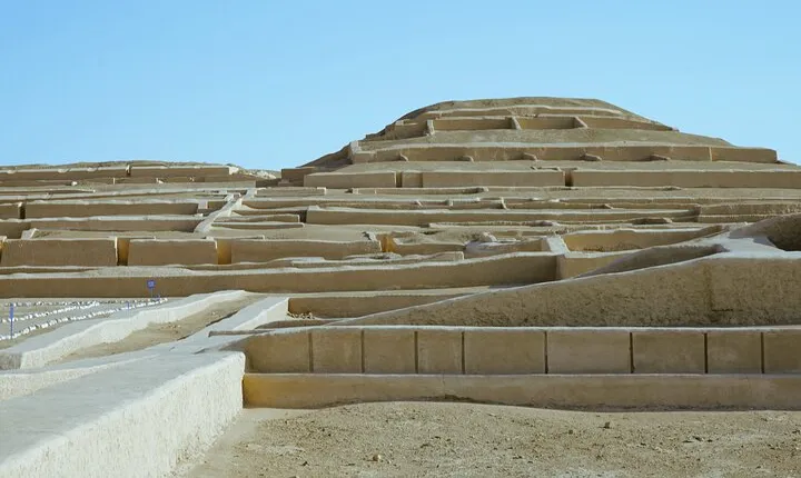 Cahuachi Pyramids Tour and Artisanal Workshop in Nazca