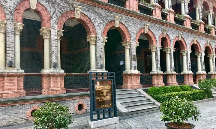 Private Tour of Shanghai Tower, Jewish Refugees Museum and Longhua Temple