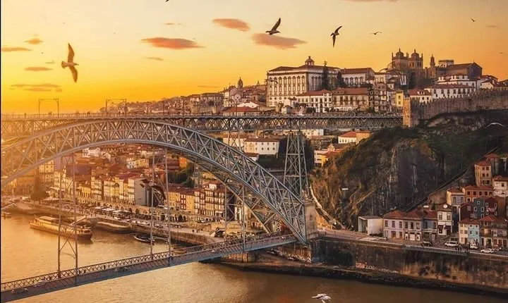 Porto city tour, Invicta city
