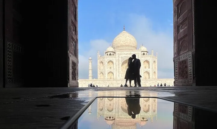 Agra and Taj Mahal Guided Tour by Car from Delhi 