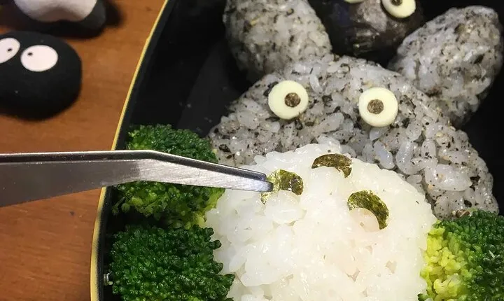 Making a bento box with cute character look in Japan
