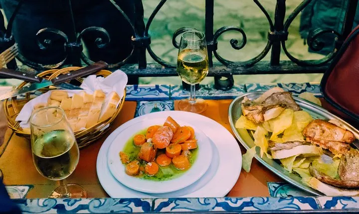 Triana Gourmet Tapas Tour in Seville