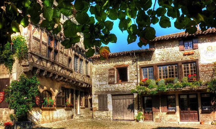 Private Full Day Tour of Perouges and Annecy from Lyon with Hotel pick-up