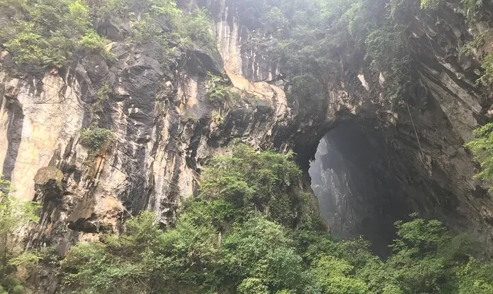 Guangzhou to Yingxi Corridor and Cave Fairland Private Day Tour