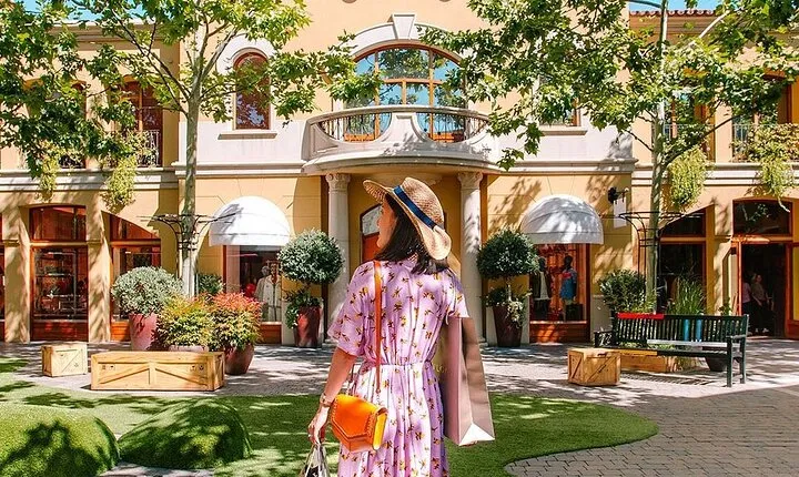 6-Hour Private Tour to Las Rozas Village