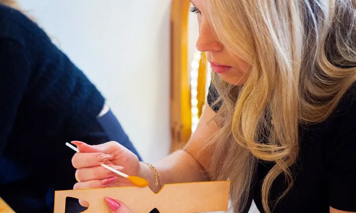 Leather Workshop in an Exclusive Parisian Fashion Studio