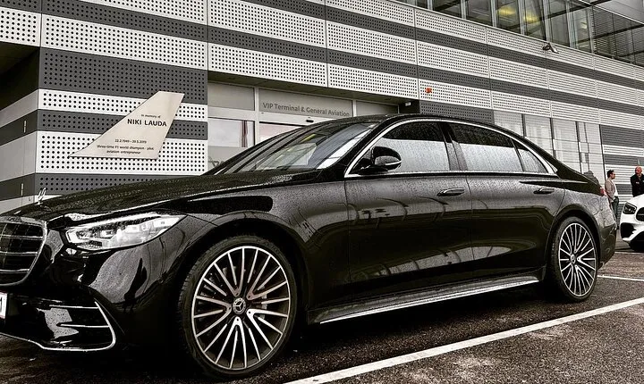 Business Vienna City Private Transfer to Vienna Airport Schwechat