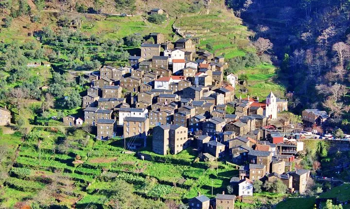 A tour between Cascades and Schist Villages, Piodão