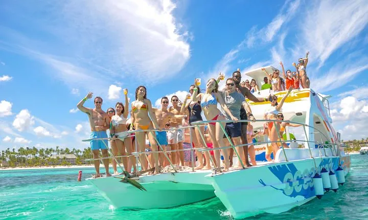 Great Snorkeling Cruise with Sharks & Stingray Encounter and Natural Pool