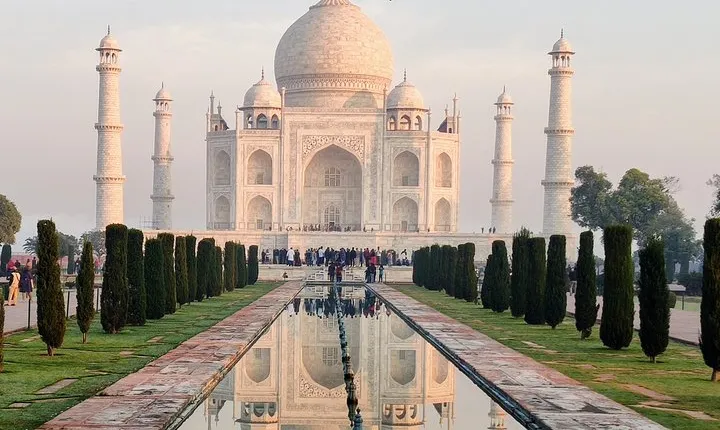 Turn Up For A Visit To Taj Mahal And Unexplored Marvellous Monuments