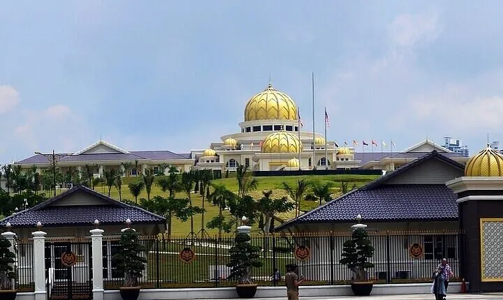 Private Kuala Lumpur City Tour Including Putrajaya and Batu Caves