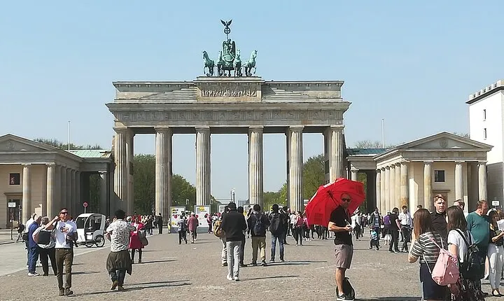 Private Walking Sightseeing Local Berlin Tour Guides up 15 Person