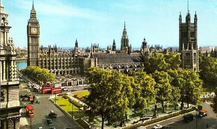 Private Self-Guided Audio City-Tour in London