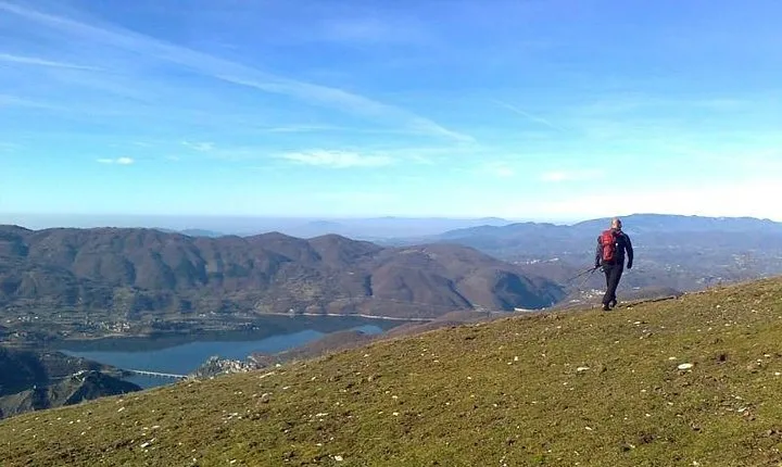Hike Lake Castle and Good Food!