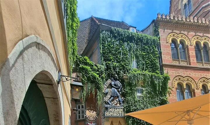 Half Day in Vienna: City Center, Food Market & Schönbrunn Gardens