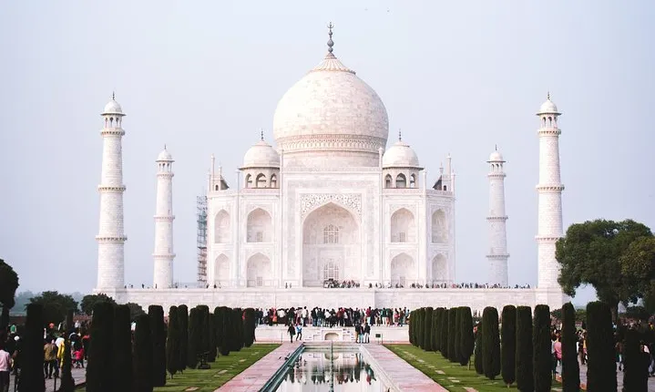 Private 2 days tour including city tour of delhi and agra by car