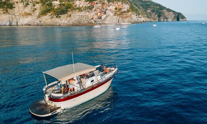 Cinque Terre Sunset Boat Tour : golden hour on the water