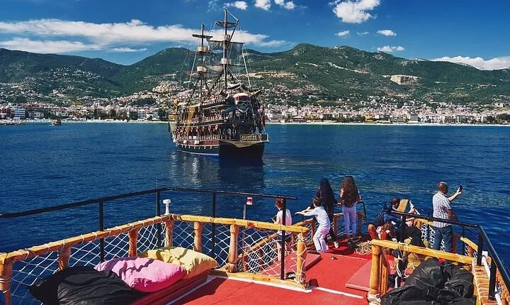 Alanya Pirate Boat Trip With Unlimited Drinks & Lunch