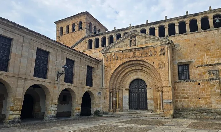 Private Guided Walking Tour of Santillana del Mar