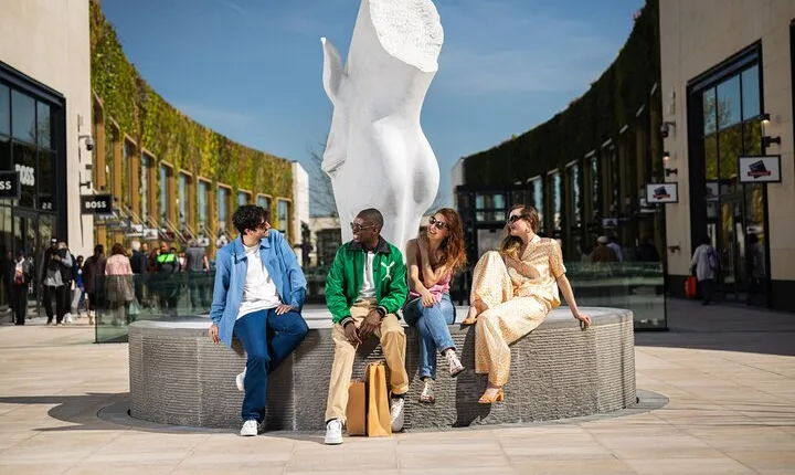 Giverny McArthurGlen Outlet Village Roundtrip Transfer from Paris